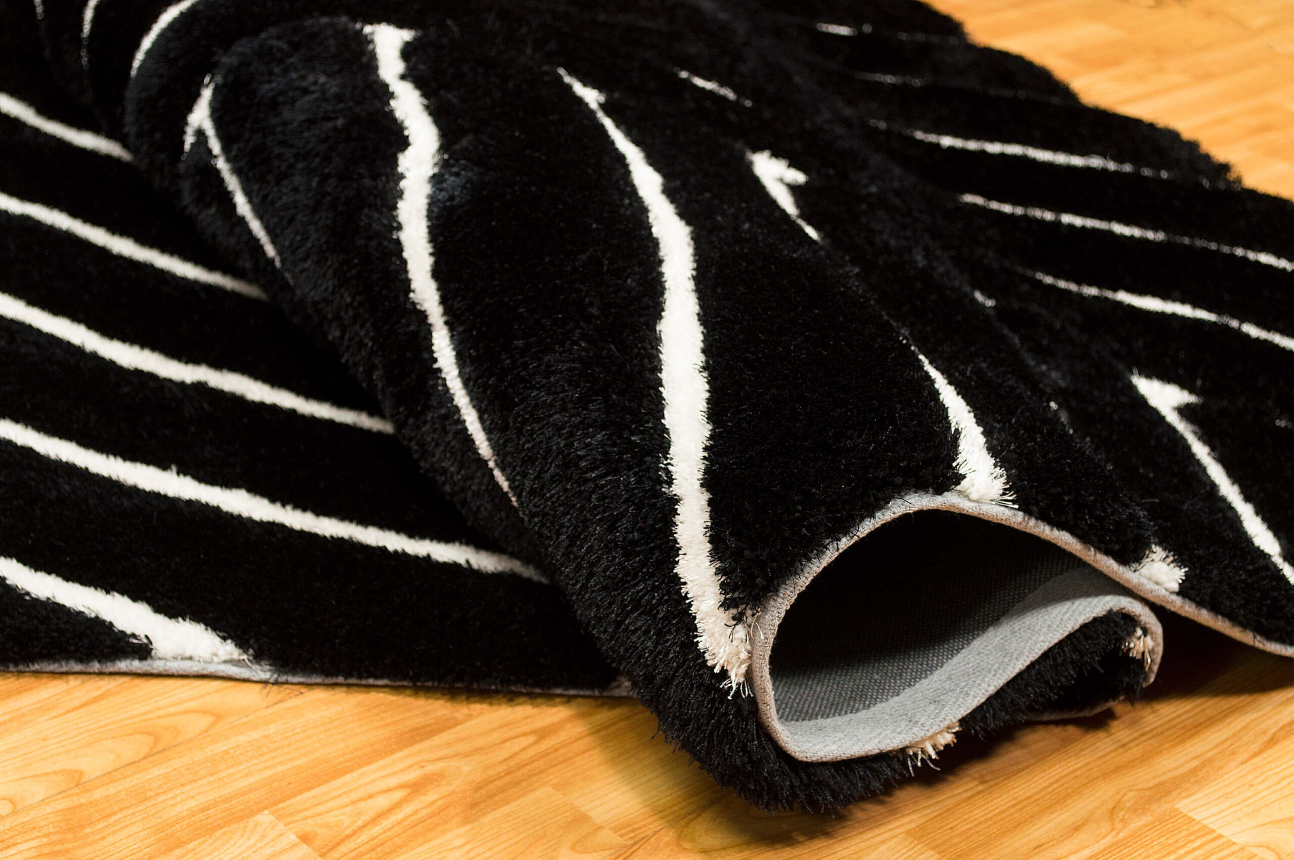 800 in Black and White Rug folded product image
