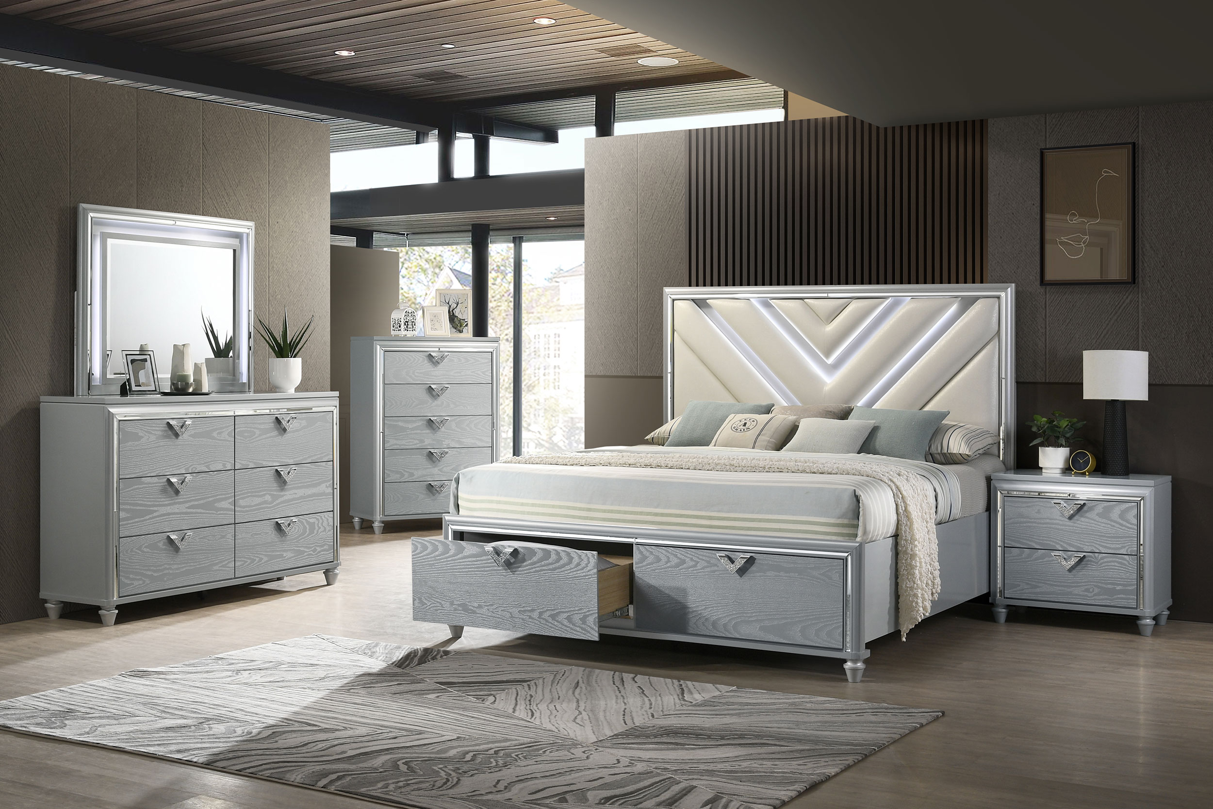 224721Q-S5_01xHD Veronica 5-piece Queen Bedroom Set Light Silver product image