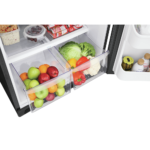 FRTD2021AB Frigidaire 20.5 Cu. Ft. Top Freezer Refrigerator crisper close up product image