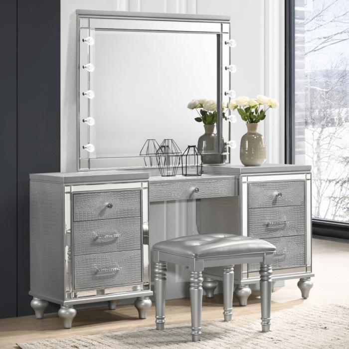 Valentino Silver 3 Piece Vanity Set By New Classic Furniture product image
