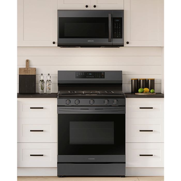 Samsung 6.0 cu. ft. Smart Freestanding Gas Range with No-Preheat Air Fry & Convection in Black Stainless Steel in room product image