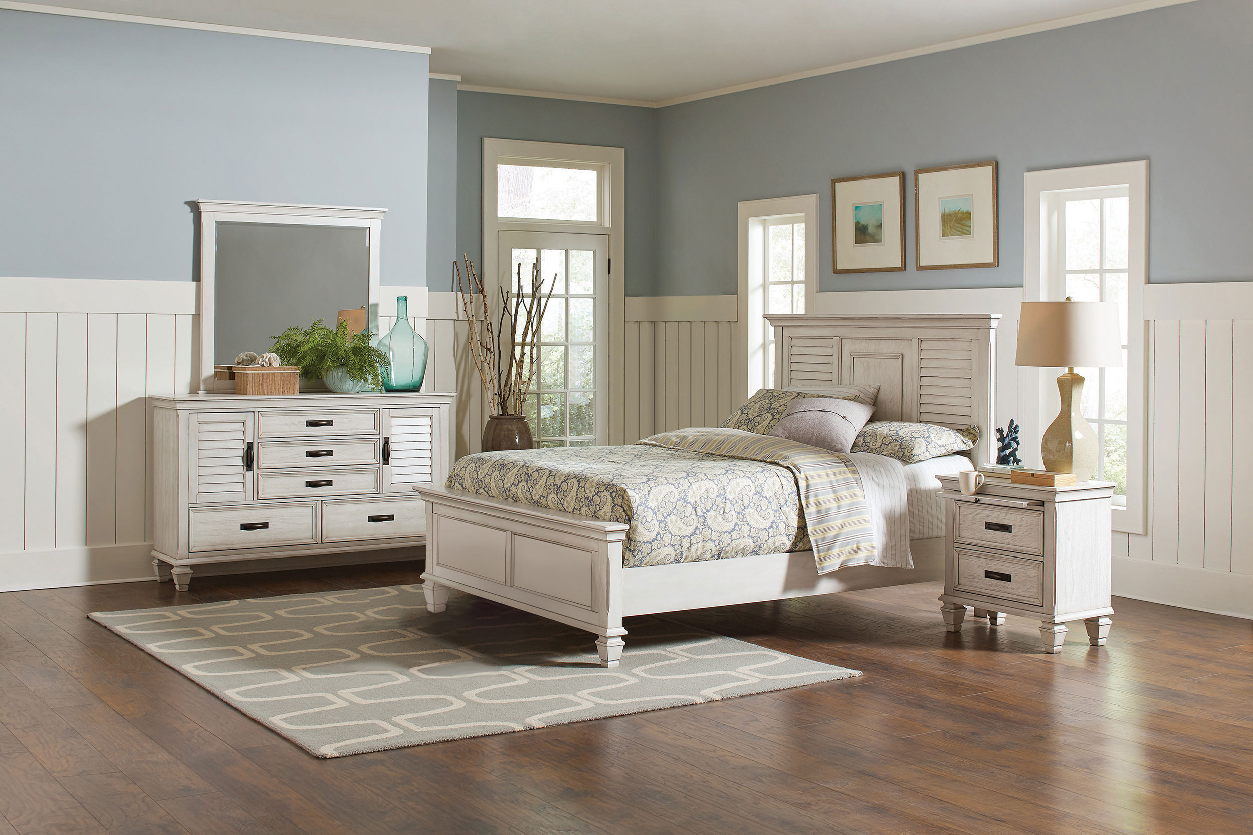 Franco 4-piece Queen Bedroom Set Distressed White Franco 4-piece Queen Bedroom Set Distressed White product image