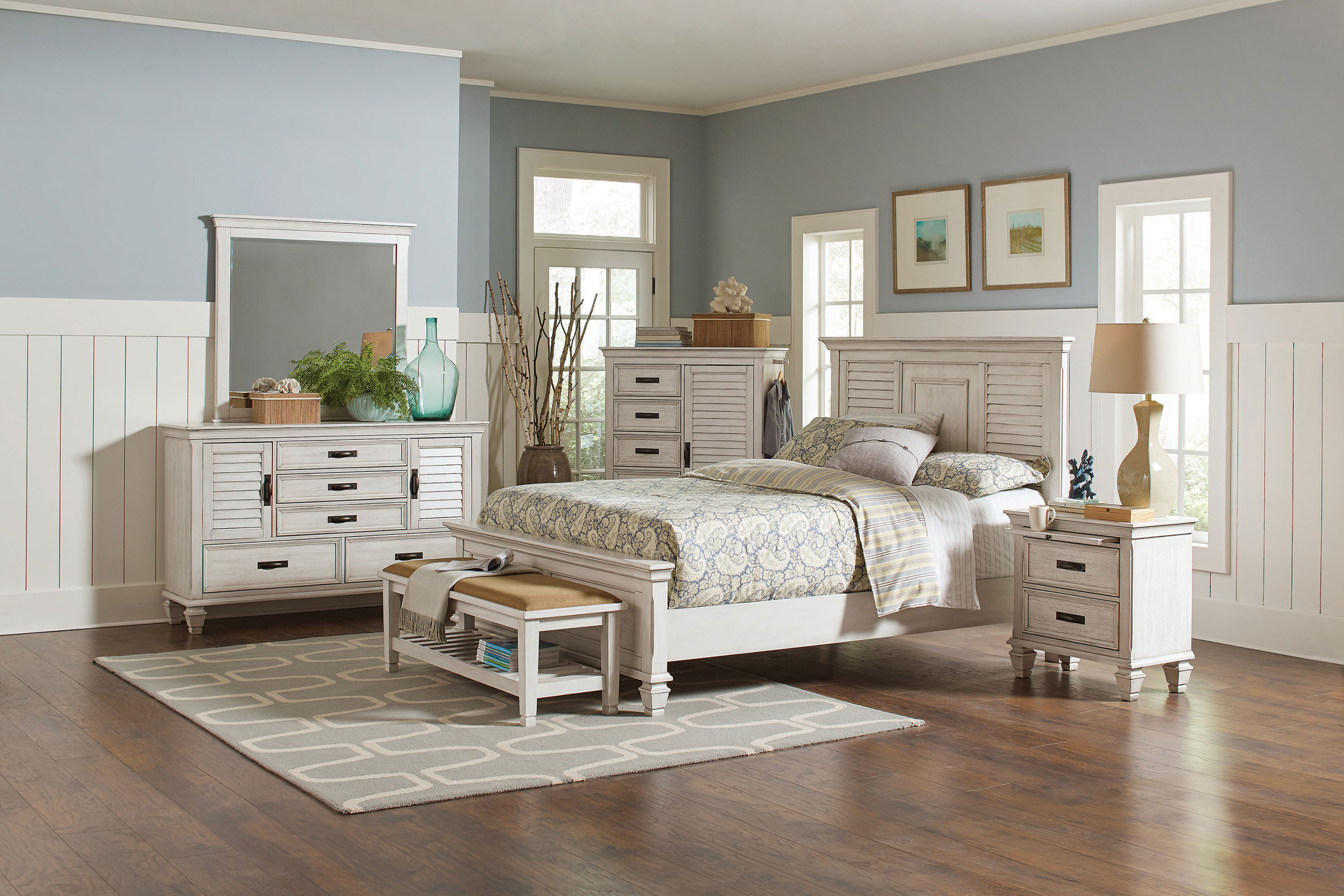 Franco 5-piece Queen Bedroom Set Distressed White Franco 5-piece Queen Bedroom Set Distressed White product image