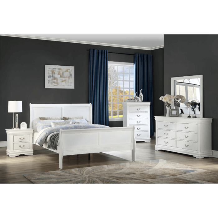 This mirror features a beautiful beveled frame