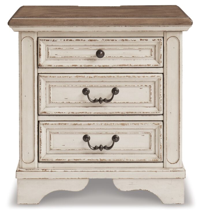 Realyn Queen Bed with Mirrored Dresser and Nightstand product image