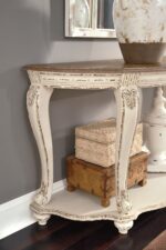 Realyn Sofa Table product image