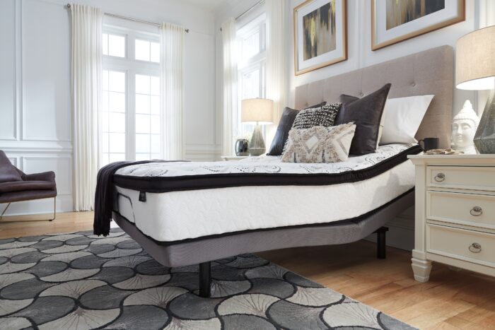 Chime 12 Inch Hybrid Queen Mattress in a Box product image
