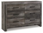 Wynnlow King Panel Bed with Mirrored Dresser and Nightstand product image