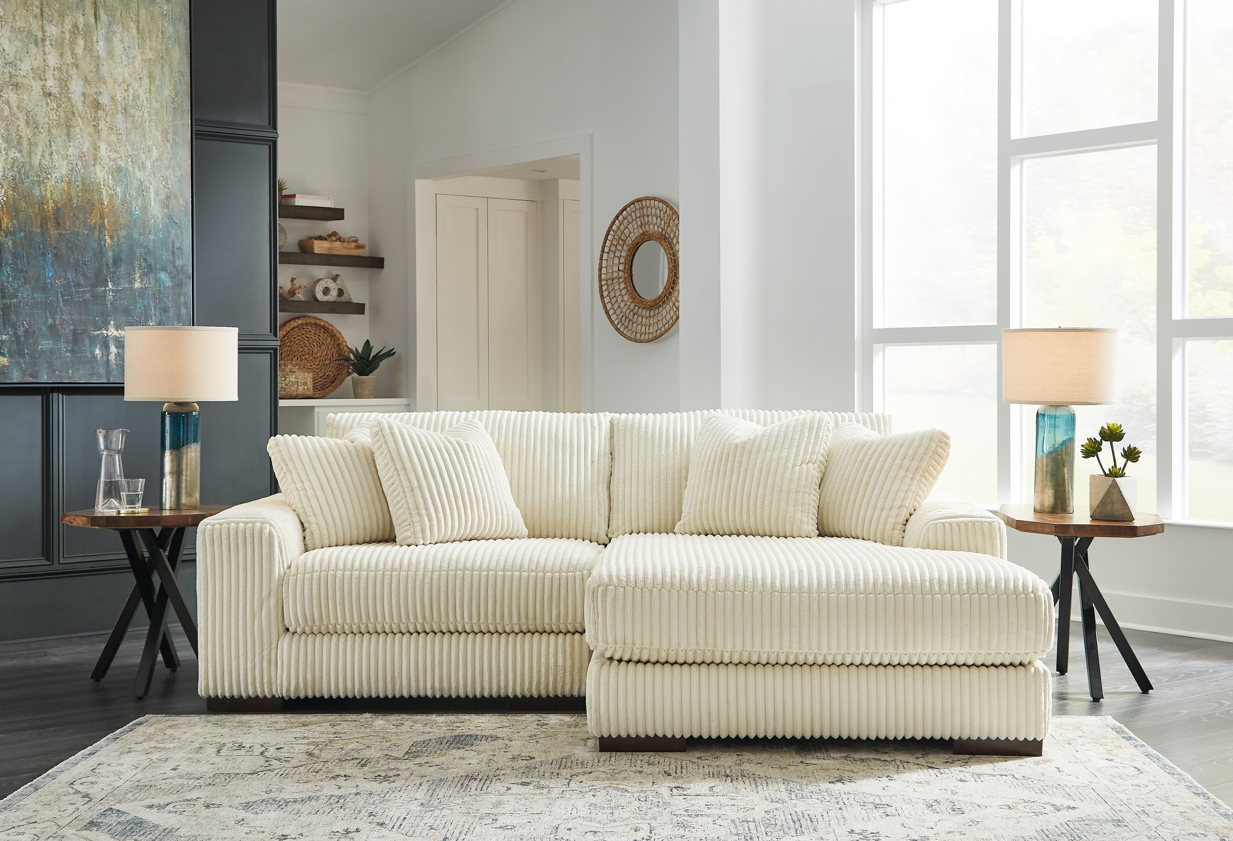 Lindyn 2-Piece Sectional with Chaise product image