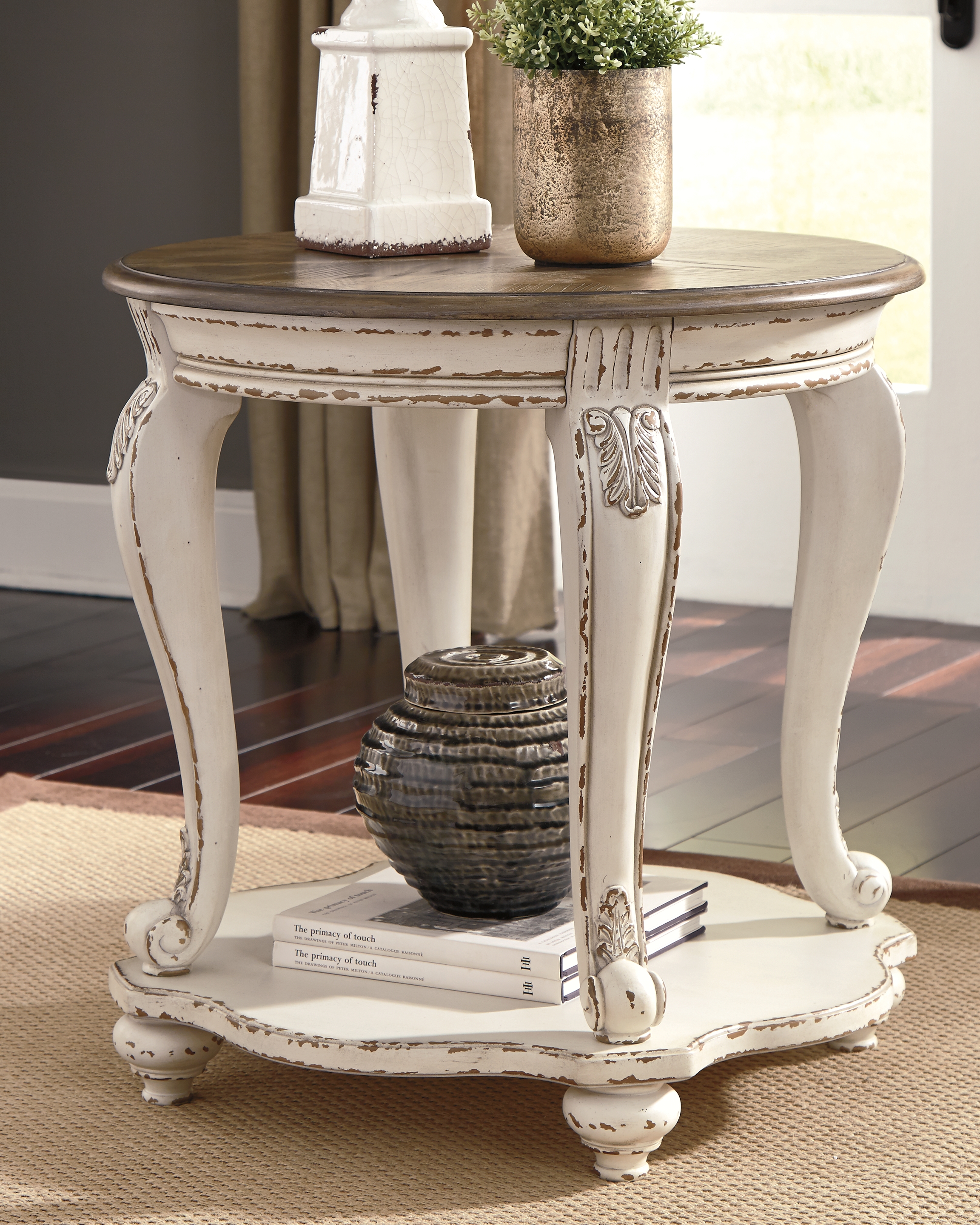 Realyn End Table product image