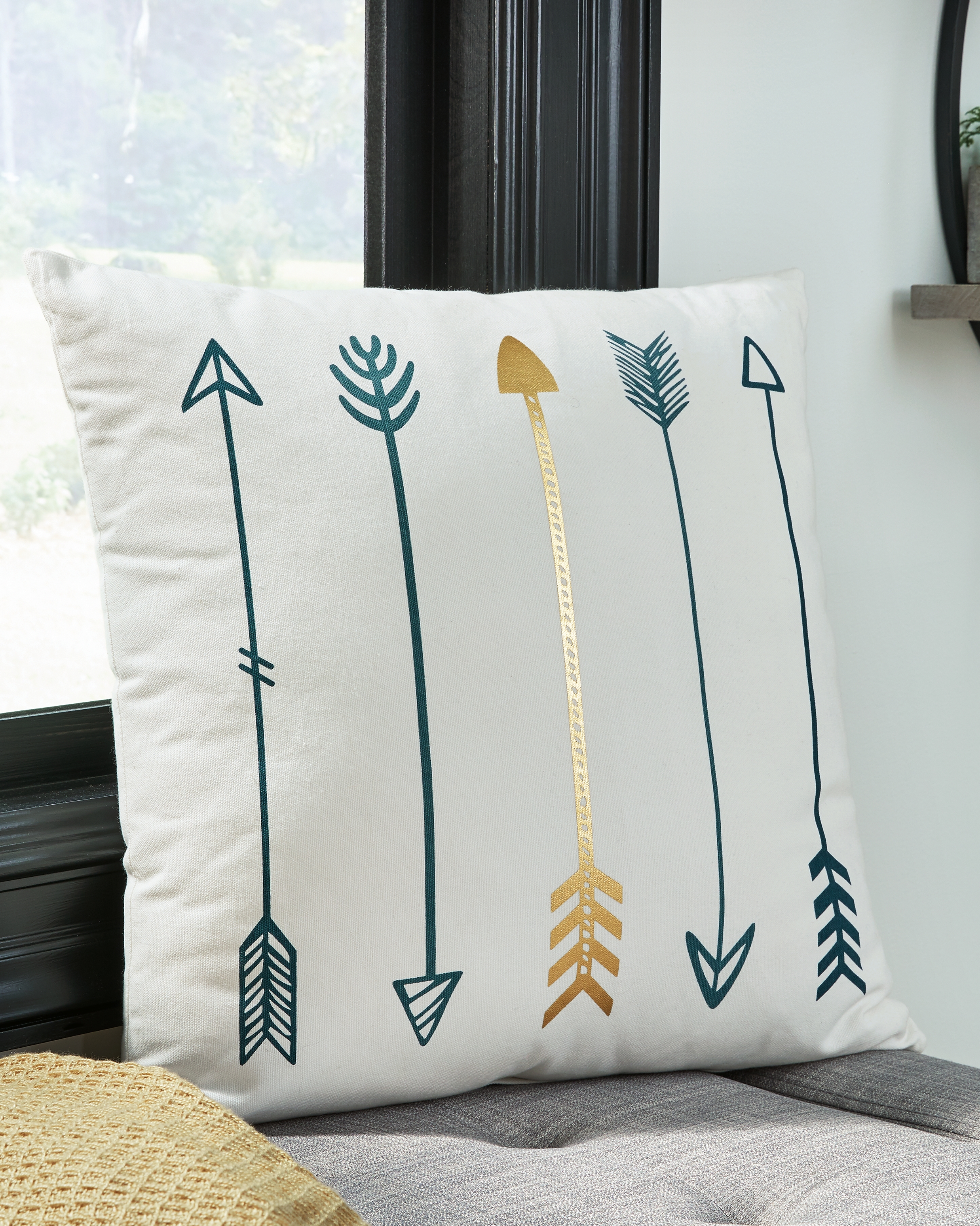 Gyldan Pillow (Set of 4) product image